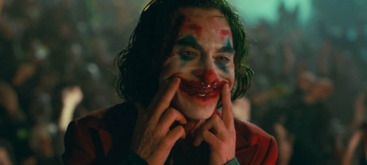 Todd Phillips quer ver um filme do Batman no universo do seu Coringa