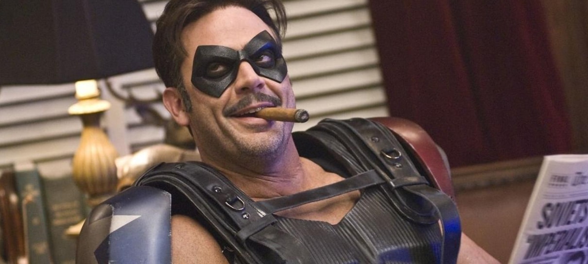 Watchmen | Jeffrey Dean Morgan aparece com máscara do Comediante e brinca com "retorno"