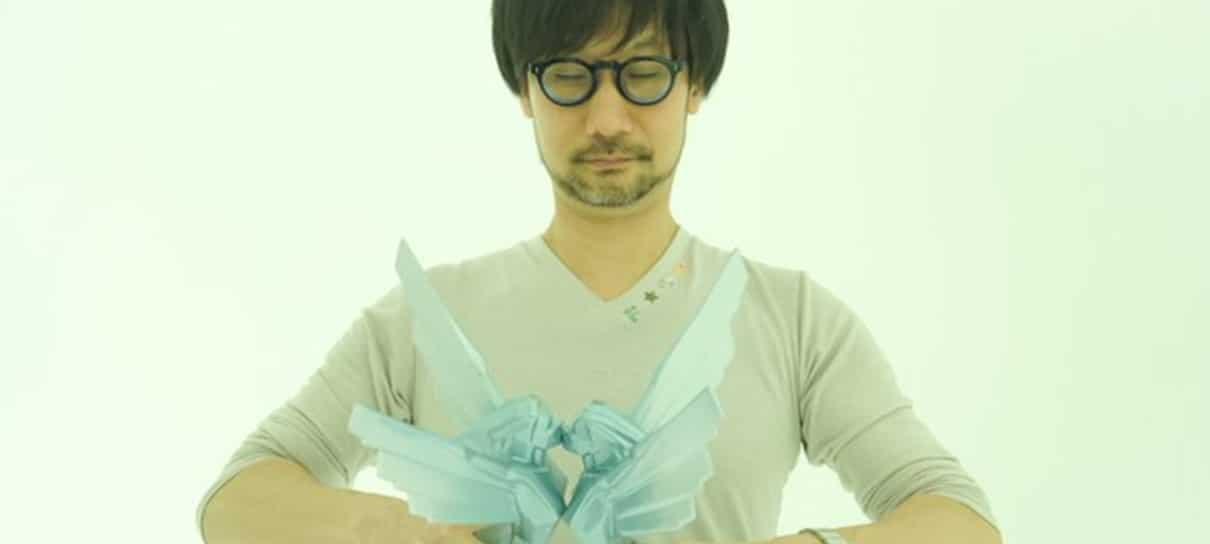 Hideo Kojima mostra que também consegue fazer seus prêmios se beijarem