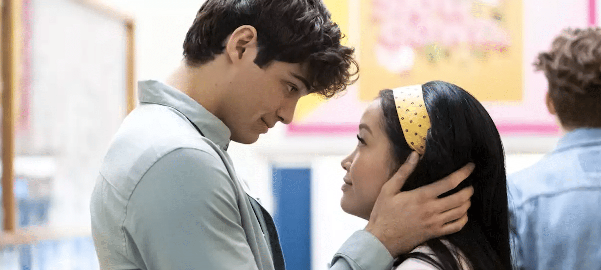 Lana Condor e Noah Centineo, de Para Todos os Garotos que Já Amei, leem tuítes brasileiros