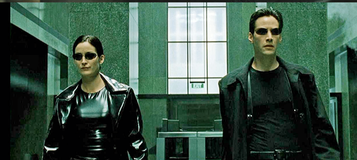 Matrix 4 | Keanu Reeves e Carrie-Anne Moss aparecem juntos em set de filmagens