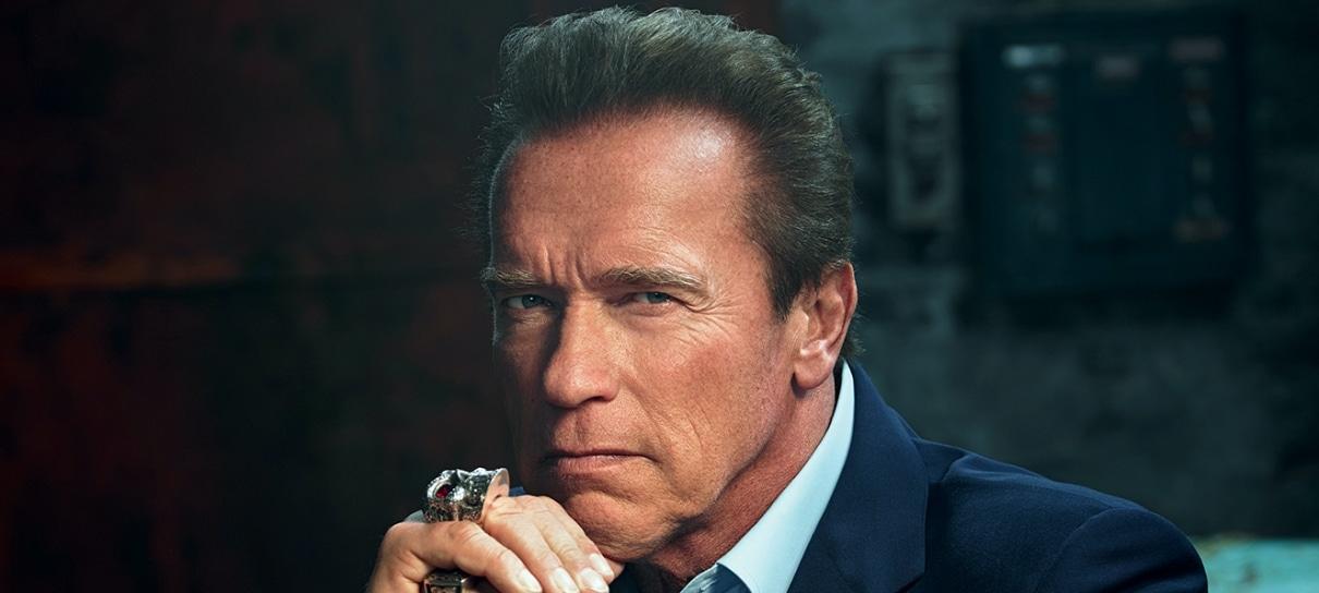 Arnold Schwarzenegger ensina o jeito certo de se lavar as mãos em vídeo