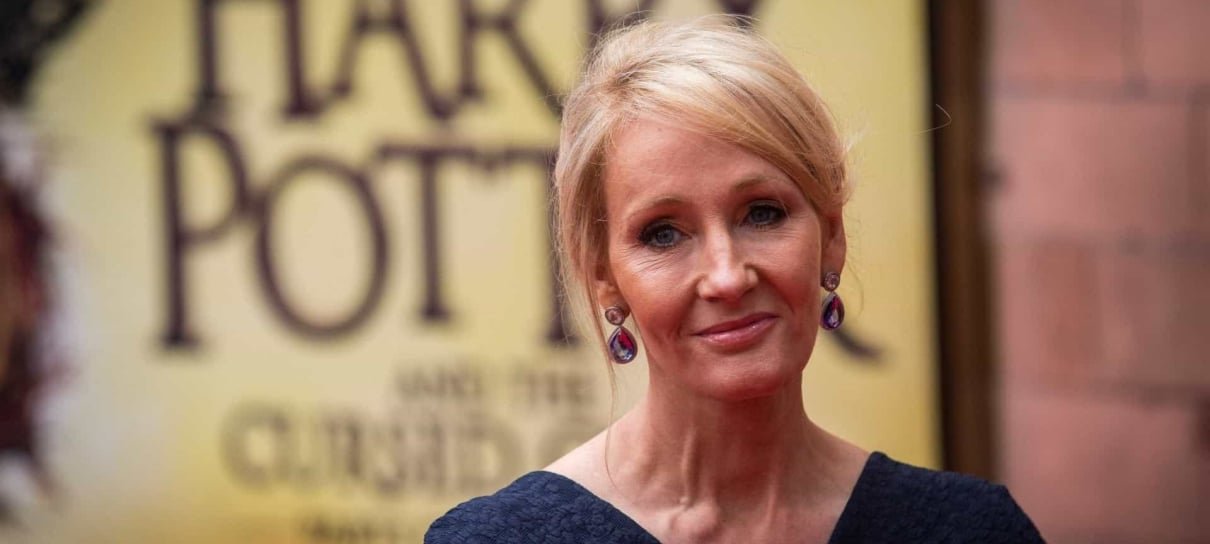 JK Rowling pede aos fãs brasileiros de Harry Potter que fiquem em casa