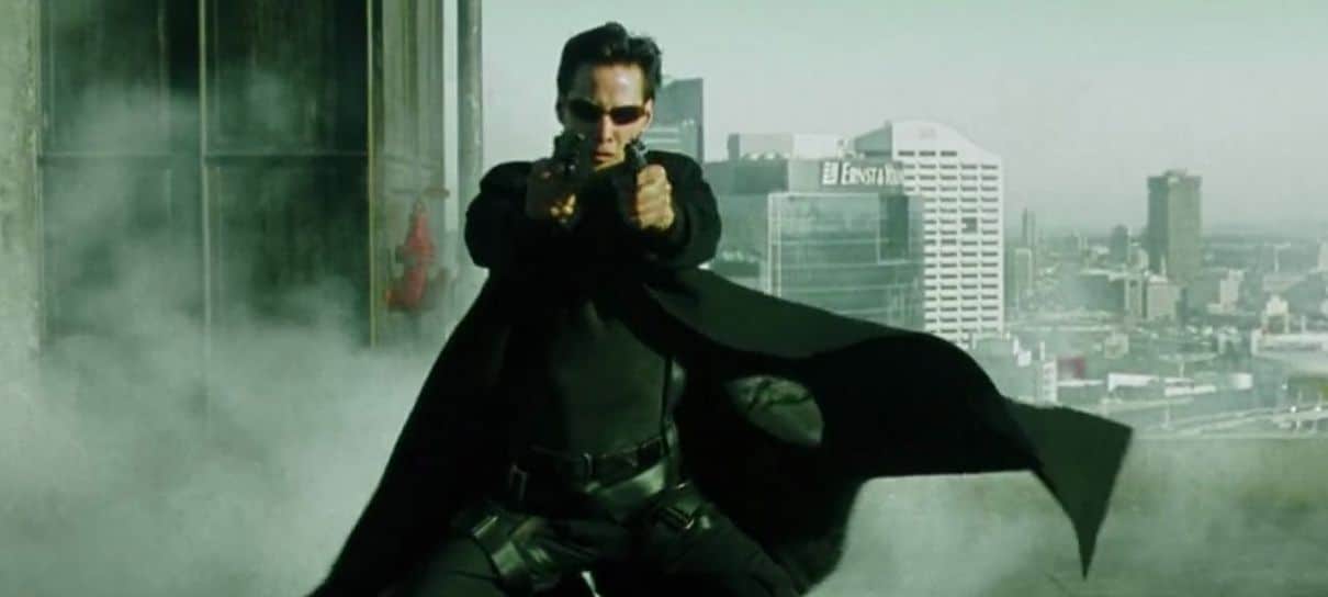 Matrix 4 | Vídeo dos bastidores mostra multidão atacando veículos
