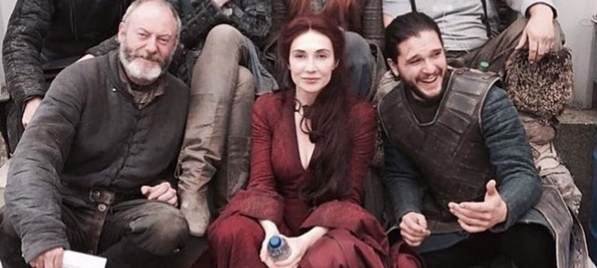Atriz de Melisandre publica foto inédita dos bastidores de Game of Thrones