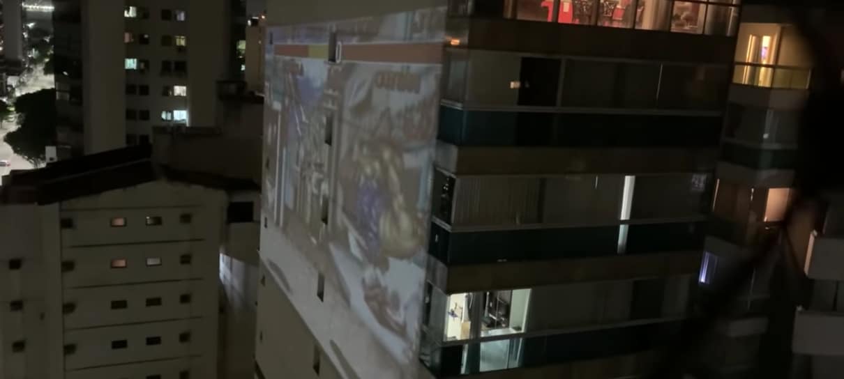 Brasileiros projetam Street Fighter e Mario em prédios para jogar durante a quarentena