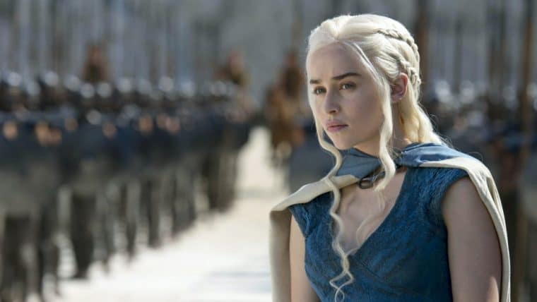 Emilia Clarke, de Game of Thrones, leiloa jantar para ajudar no combate da COVID-19