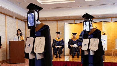 Robôs substituem estudantes em cerimônia de graduação no Japão