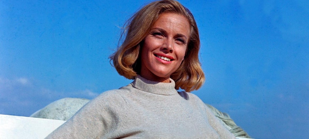 Honor Blackman, a Pussy Galore de 007 Contra Goldfinger, morre aos 94 anos