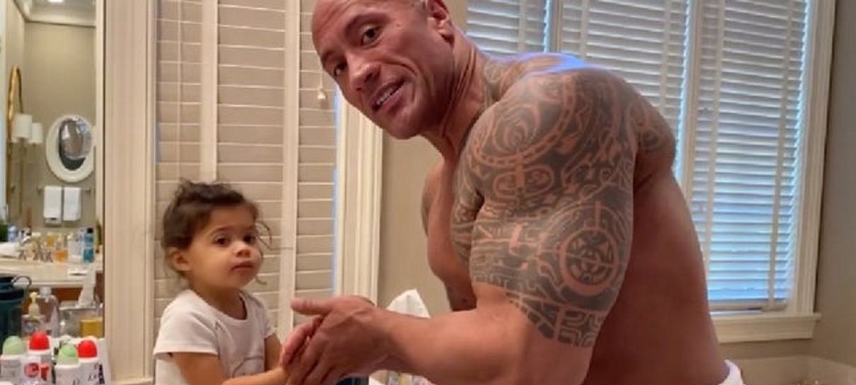 The Rock ensina a lavar as mãos com música de Moana