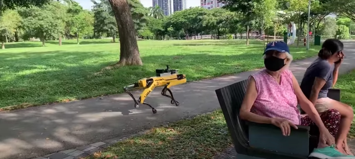 Singapura está usando robôs da Boston Dynamics para monitorar distanciamento social