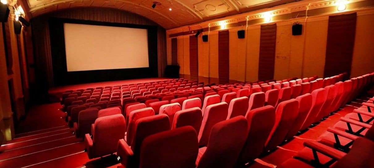 Pesquisa aponta que 70% do público gostaria de assistir a novos lançamentos em casa