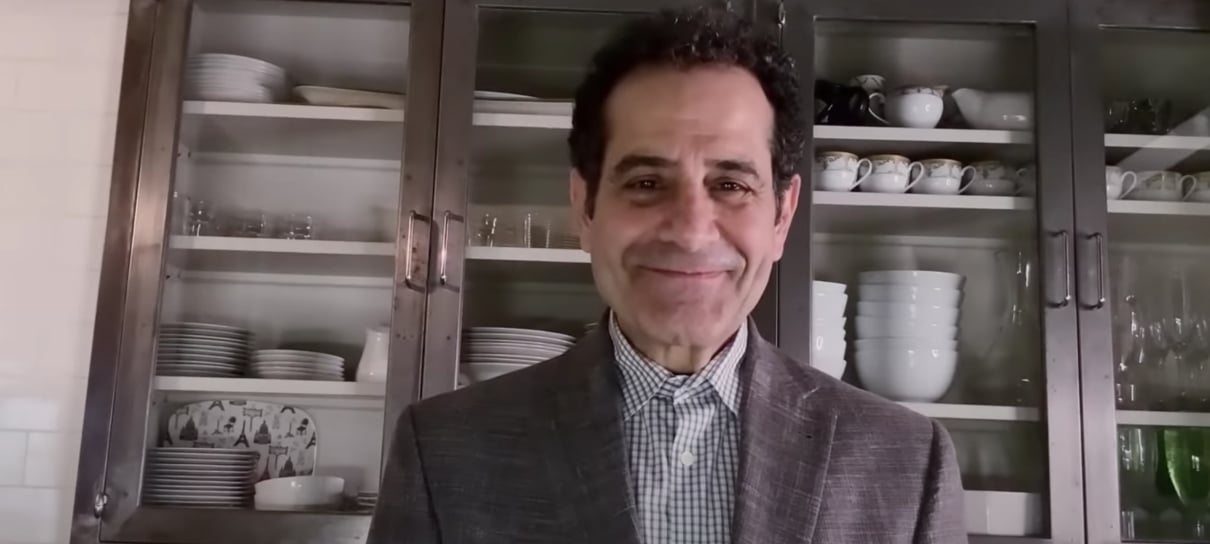 Depois de 11 anos, Tony Shallhoub revive Monk para especial de quarentena