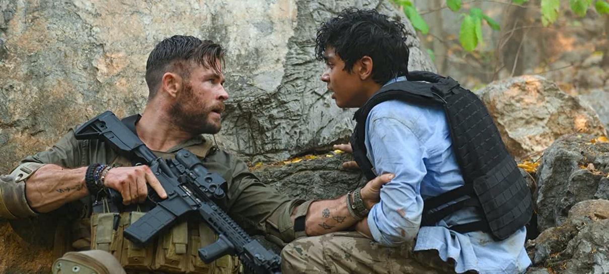Resgate | Chris Hemsworth ensaia cena de combate em vídeo publicado por diretor