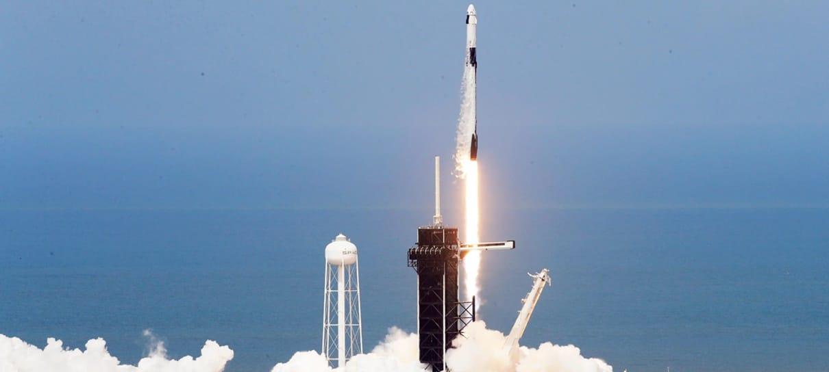 SpaceX conclui lançamento de sua primeira missão tripulada; veja como foi