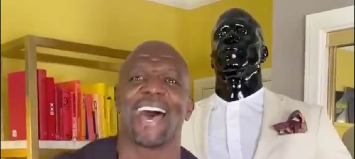 Terry Crews fala português, agradece aos fãs brasileiros e manda recado em vídeo fofo