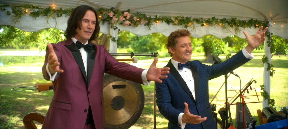 Keanu Reeves e Alex Winter fazem discurso de formatura para a escola de Bill & Ted
