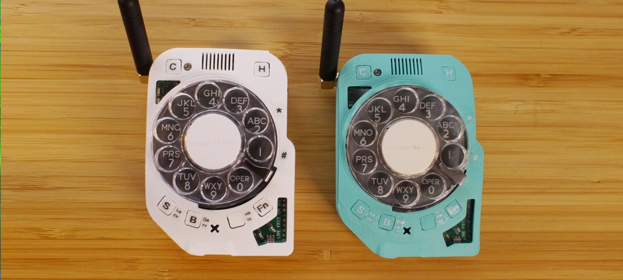 Alguém inventou um celular que é um telefone de disco e custa no mínimo US$ 140