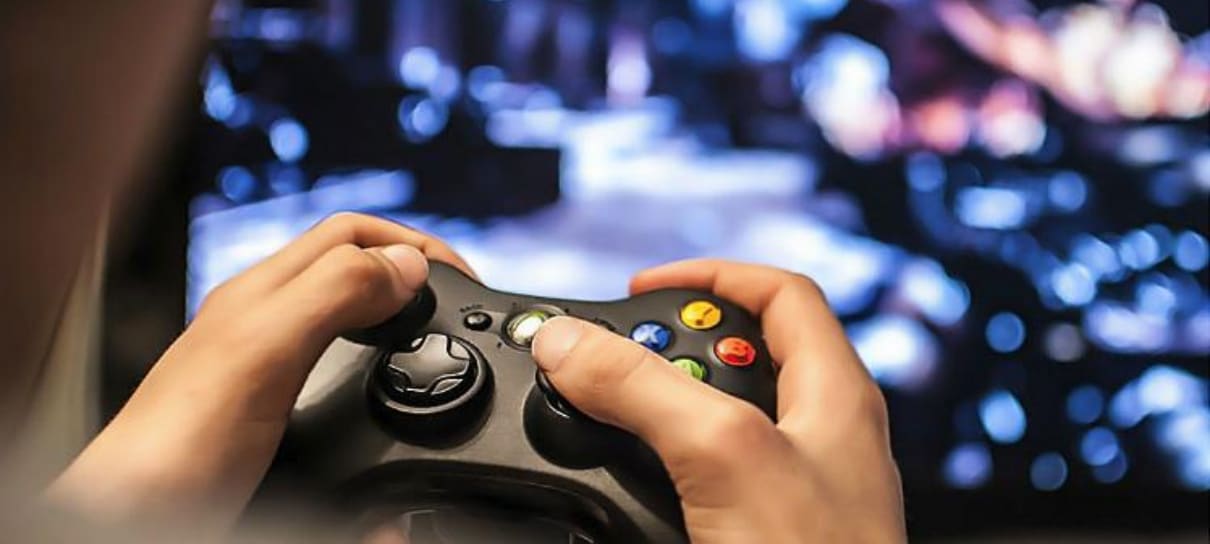 Jovem entra na justiça contra lei que limita tempo de jogar no Japão