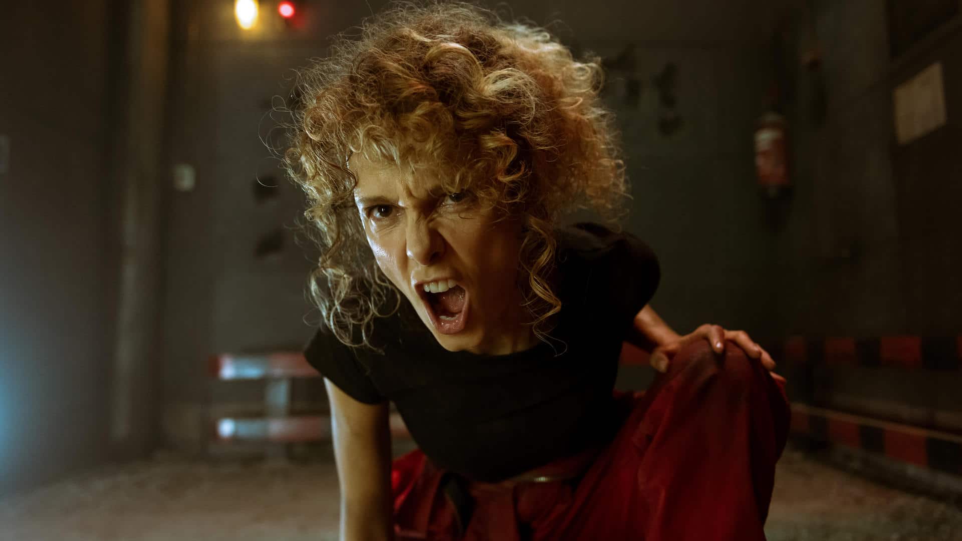 LA CASA DE PAPEL (L to R) ESTHER ACEBO as ESTOCOLMO in episode 02 of LA CASA DE PAPEL. Cr. TAMARA ARRANZ/NETFLIX © 2020