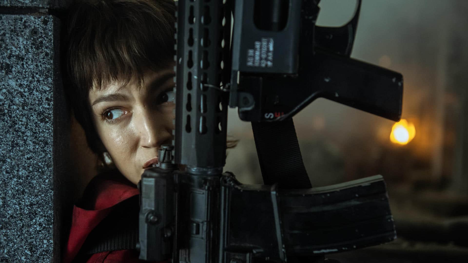 LA CASA DE PAPEL (L to R) ÚRSULA CORBERÓ as TOKIO in episode 04 of LA CASA DE PAPEL. Cr. TAMARA ARRANZ/NETFLIX © 2020