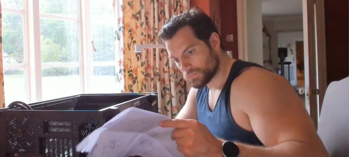 Henry Cavill mostra que sabe montar um PC gamer como ningu m