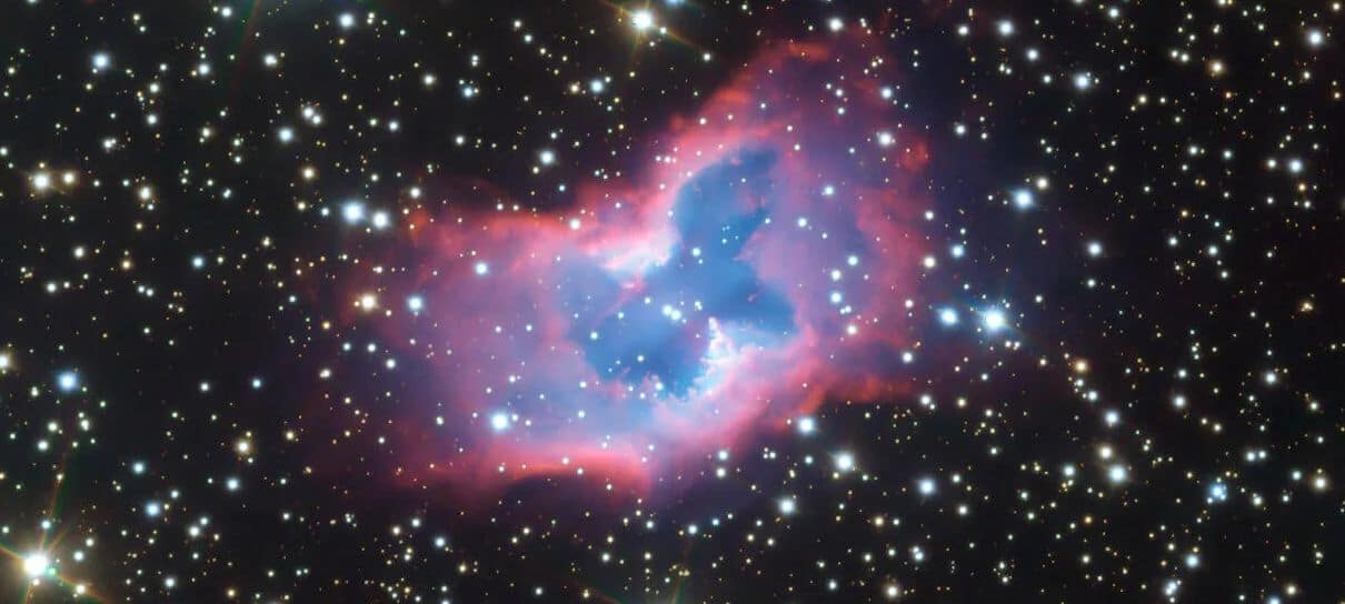 Astrônomos capturam imagem de nebulosa com formato de borboleta; confira