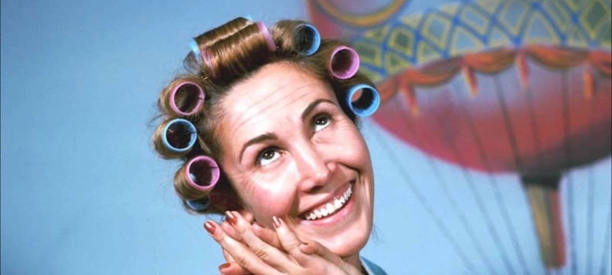 Parar de exibir Chaves é uma "agressão às pessoas", diz atriz de Dona Florinda