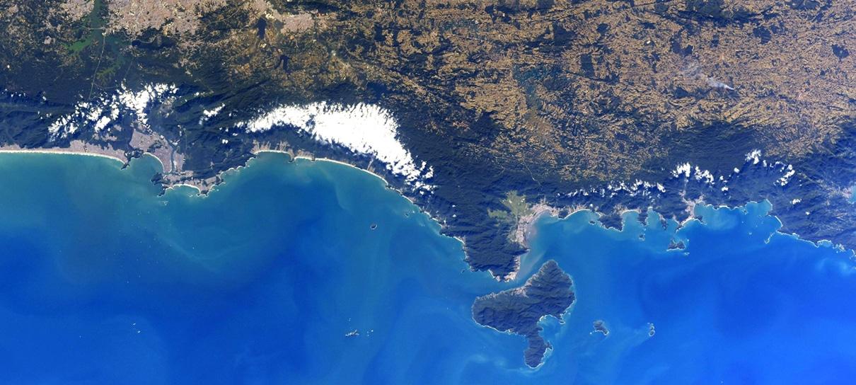 Astronauta compartilha imagens do litoral de São Paulo visto do espaço