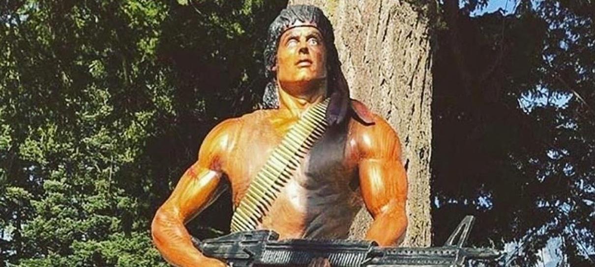 Rambo é homenageado com duas estátuas no Canadá e Stallone agradece