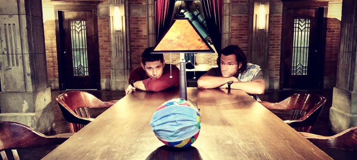 Supernatural | Foto dos bastidores revela retorno das gravações da última temporada