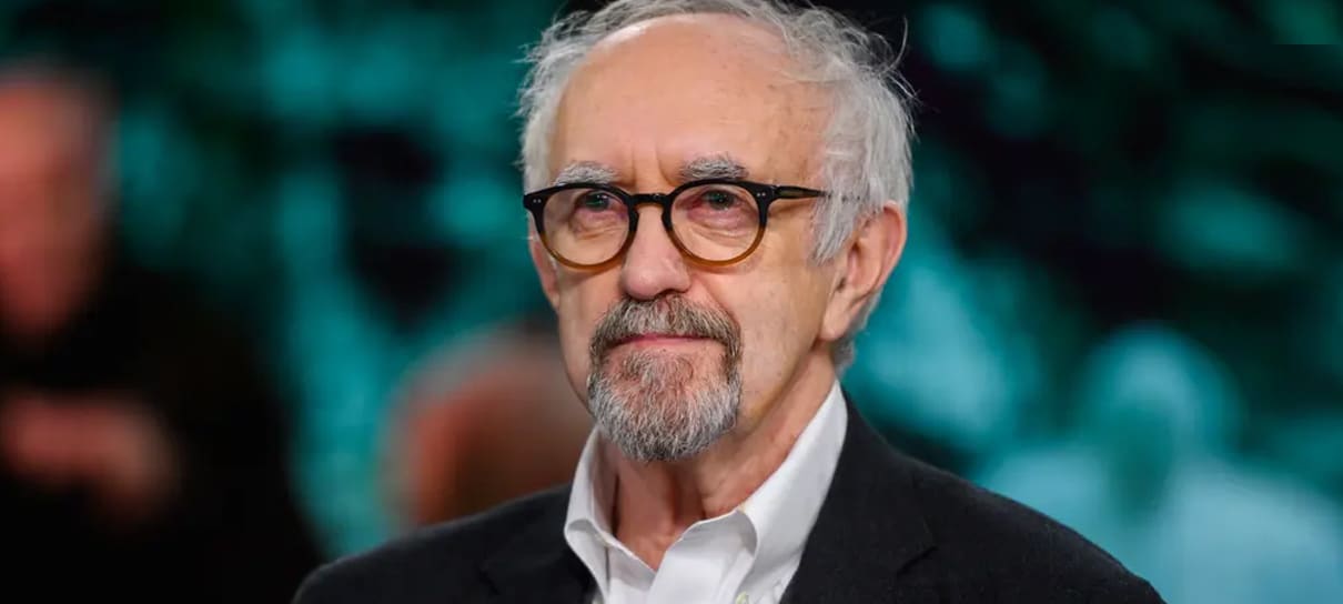 The Crown | Jonathan Pryce, de Game of Thrones e Dois Papas, será Príncipe Philip