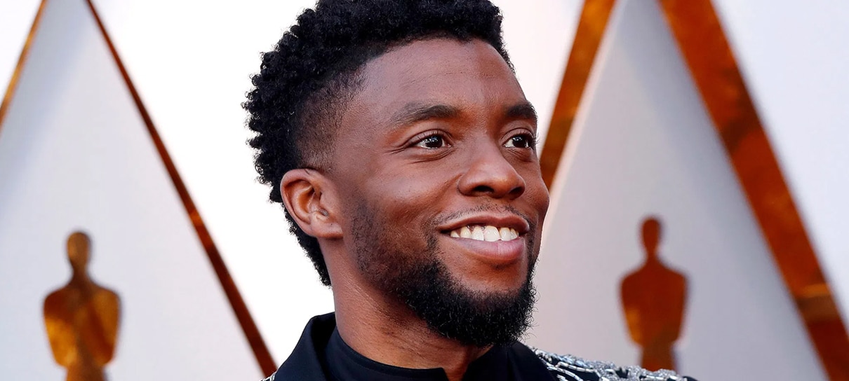 Fãs fazem petição para substituir monumento escravista por estátua de Chadwick Boseman
