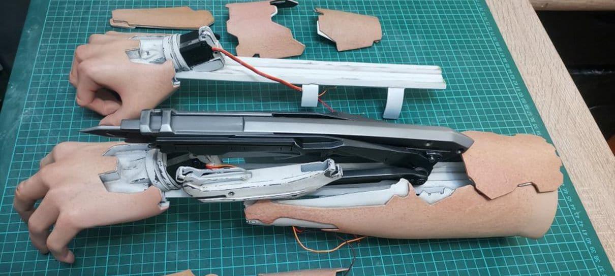 Cyberpunk 2077 | Cosplayer constrói braço mecânico com Mantis Blade que se move