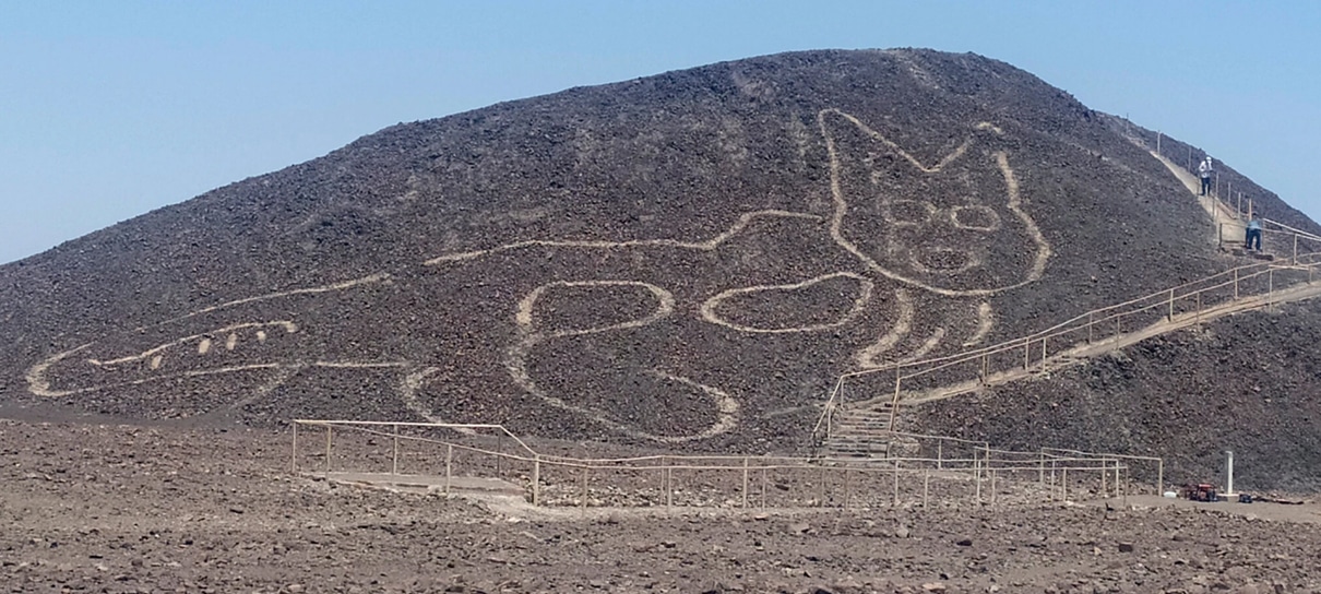 Arqueólogos encontram desenho gigantesco de gatinho em colinas do Peru