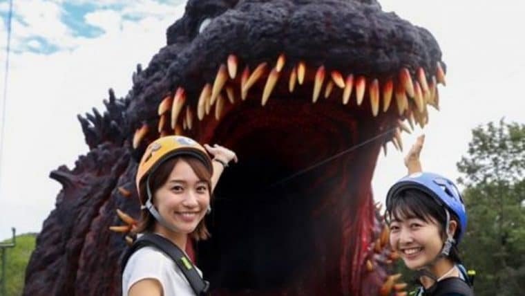 Você pode ser devorado pelo Godzilla nessa tirolesa