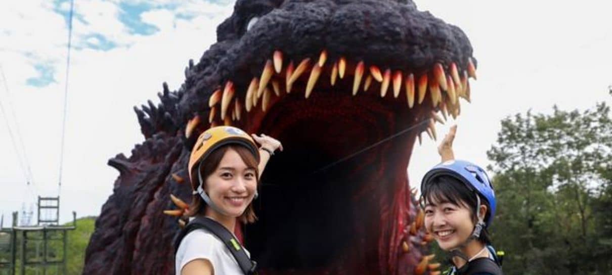 Você pode ser devorado pelo Godzilla nessa tirolesa