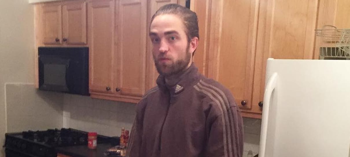 Robert Pattinson vira meme sem querer até quando não está fazendo nada
