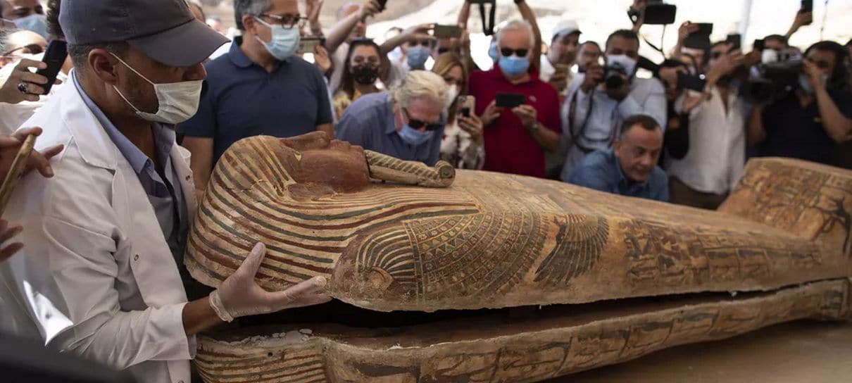 Sarcófago de 2500 anos é aberto no Egito