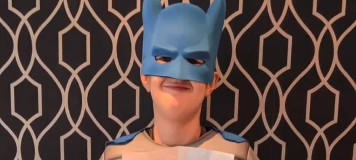Batman | Robert Pattinson envia presente especial para menino de 10 anos com autismo