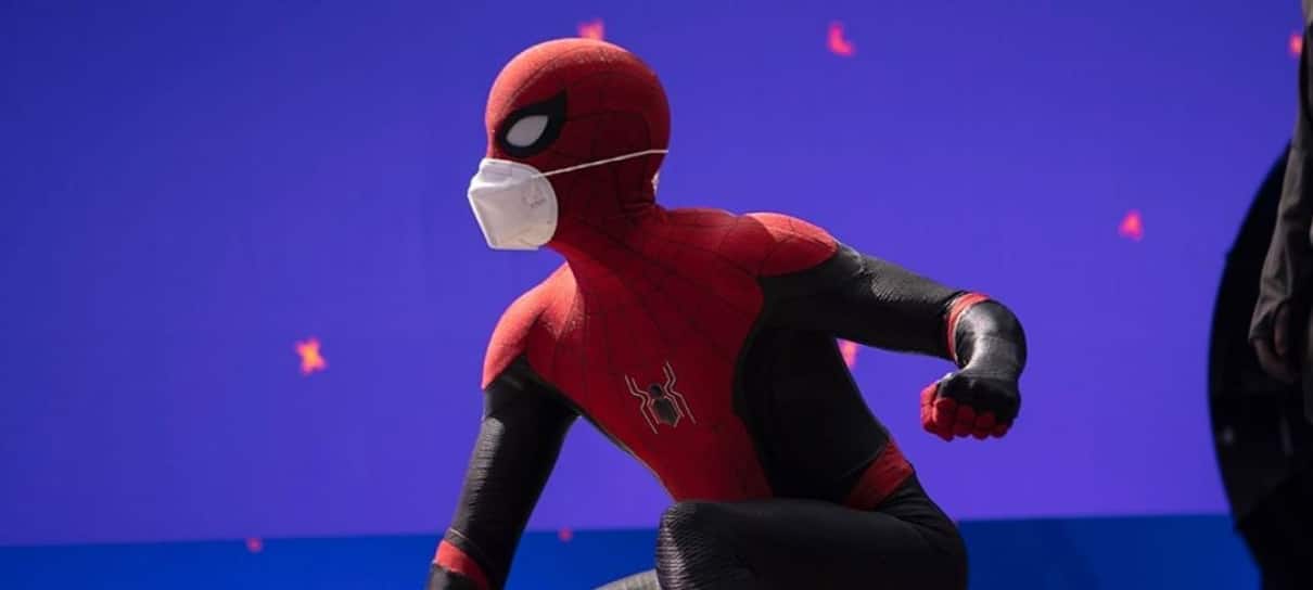 Homem-Aranha 3 | Tom Holland incentiva o uso de máscaras em foto de bastidores; veja