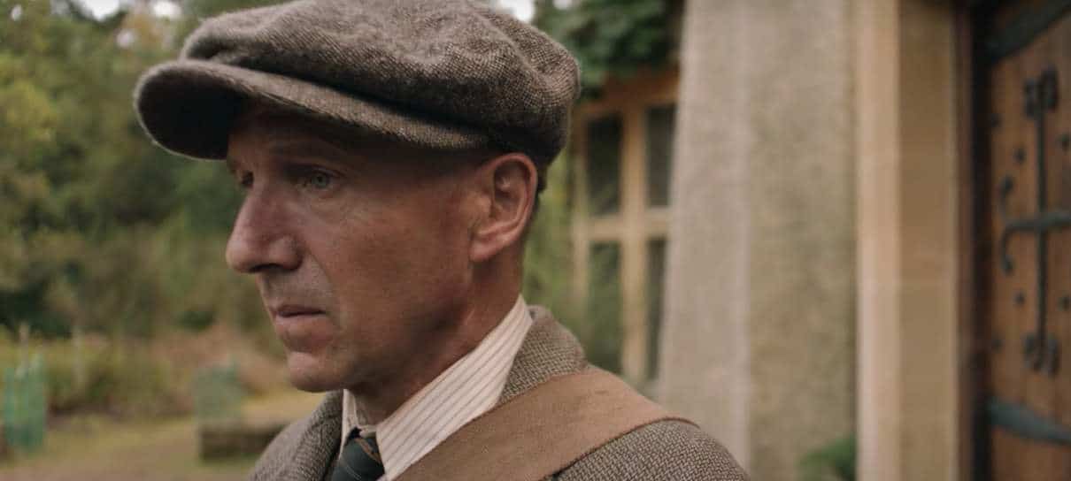 A Escavação, filme estrelado por Ralph Fiennes para a Netflix, ganha primeiro trailer