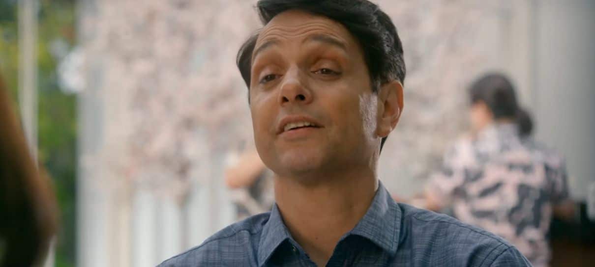Cobra Kai | Daniel relembra Sr. Miyagi em cena da terceira temporada