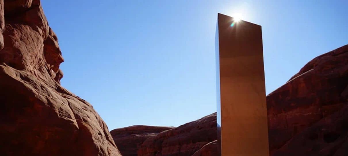 Os monolitos desapareceram, mas os memes permanecem