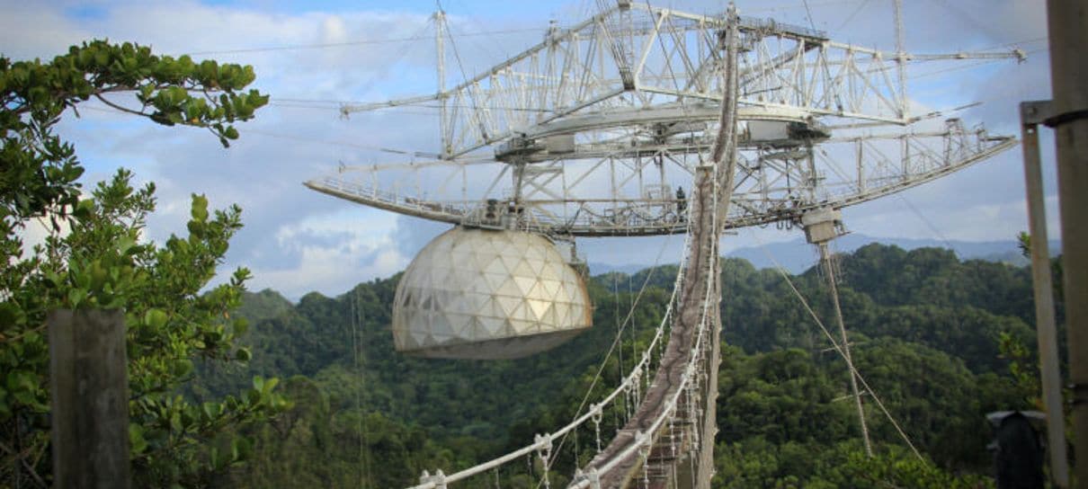 Vídeo mostra o momento em que o icônico observatório de Arecibo desabou
