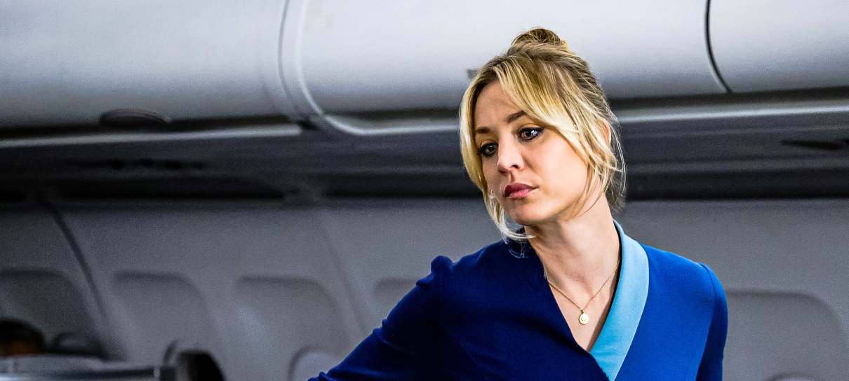 The Flight Attendant, série estrelada por Kaley Cuoco, é renovada para segunda temporada