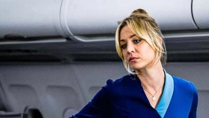 The Flight Attendant, série estrelada por Kaley Cuoco, é renovada para segunda temporada