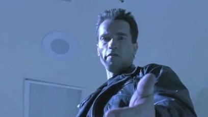 Schwarzenegger se vacina contra COVID-19 e incentiva fãs a fazerem o mesmo