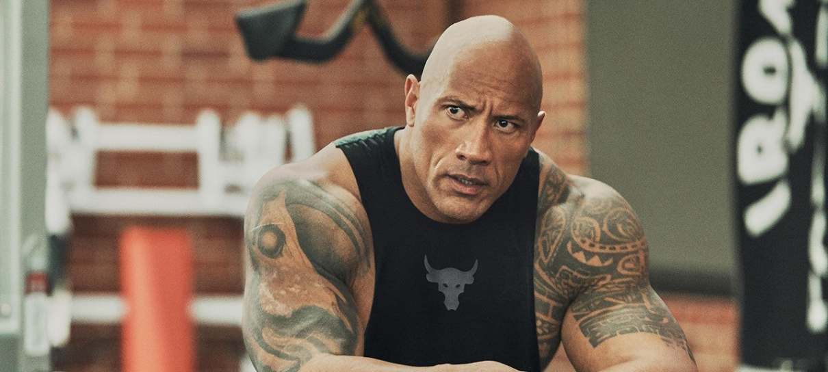 The Rock presenteia amigo que o ajudou com um carro novo
