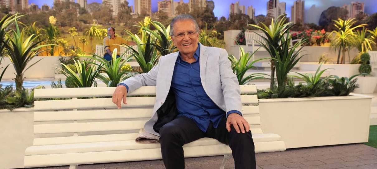 Carlos Alberto de Nóbrega, apresentador de A Praça é Nossa, é internado com COVID-19